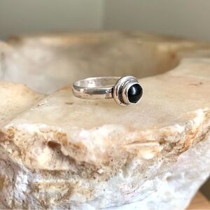 Black round stone 925 sterling silver ring